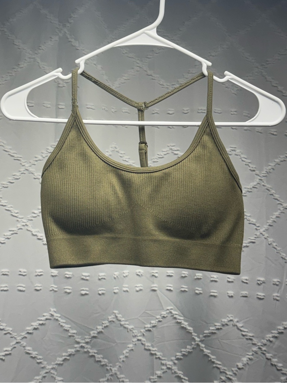 Bo + Tee Seamless Ribbed
Strappy Sports Bra Khaki Green